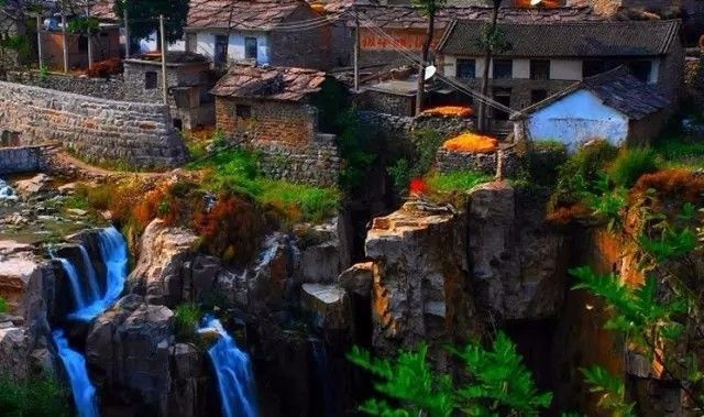 中國(guó)最險(xiǎn)天路,左手懸崖右手峭壁,讓無數(shù)老司機(jī)欲罷不能