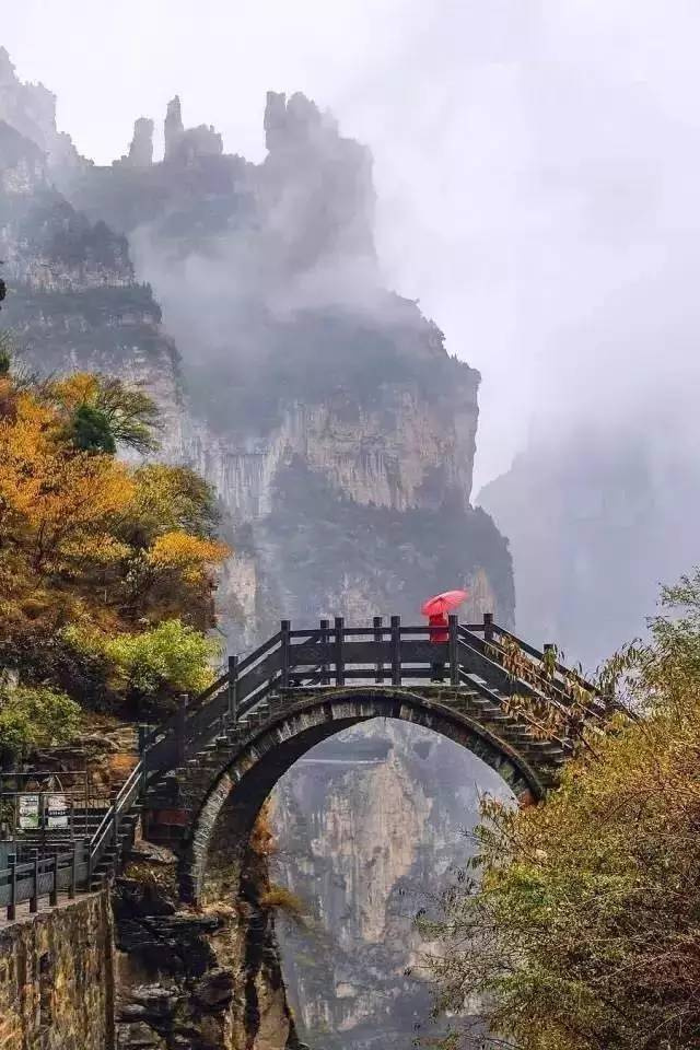 中國(guó)最險(xiǎn)天路,左手懸崖右手峭壁,讓無數(shù)老司機(jī)欲罷不能