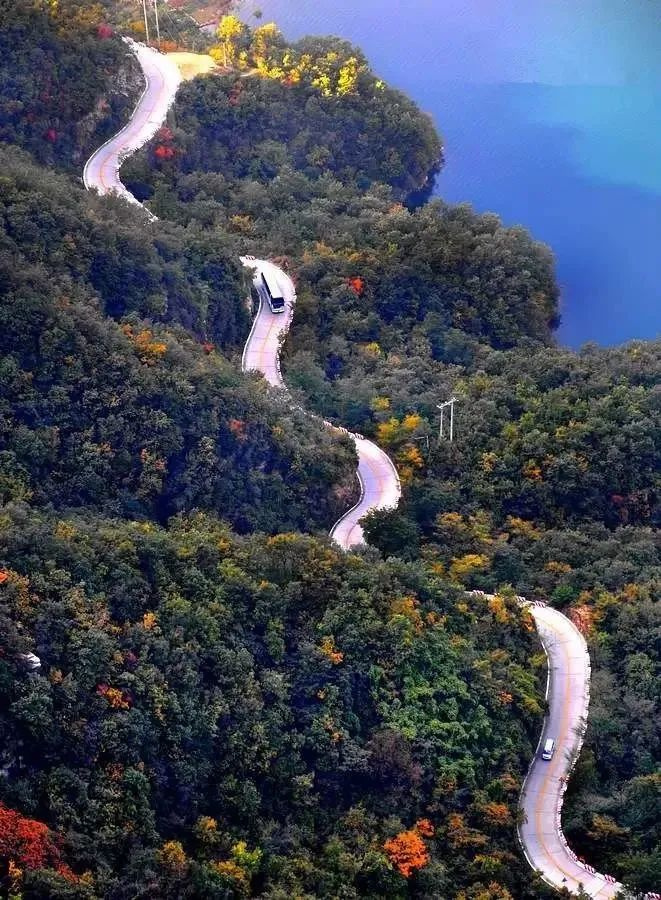中國(guó)最險(xiǎn)天路,左手懸崖右手峭壁,讓無數(shù)老司機(jī)欲罷不能