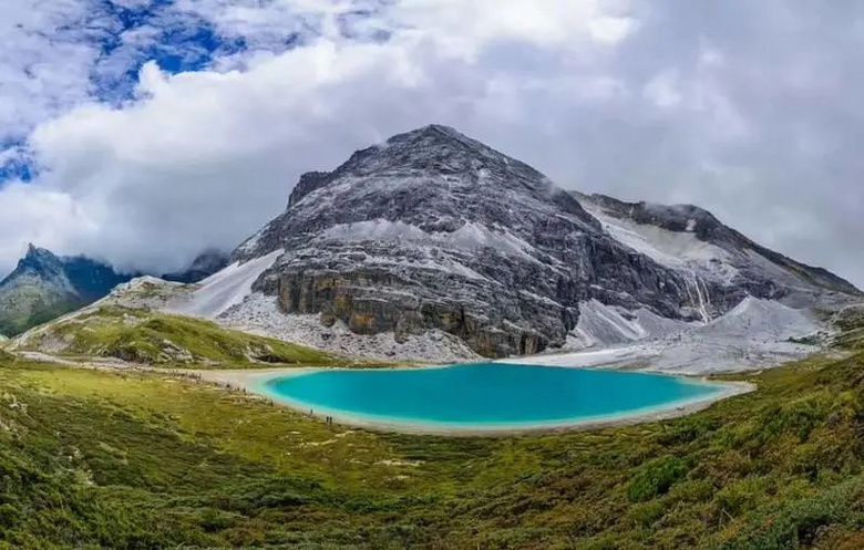 四川是一个被上帝宠爱的地方,集结了无数人间美景,每一眼都惊艳