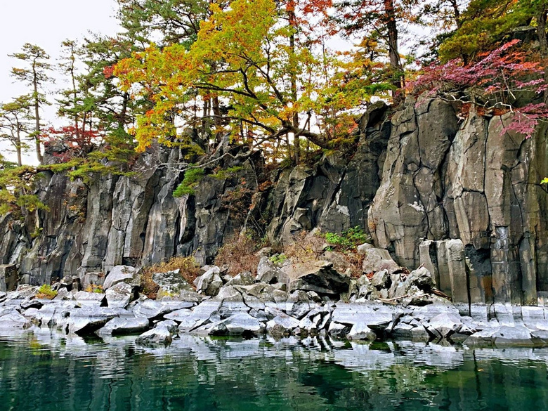 在青森开启自然之旅，看湖光山色，漫步茂密森林