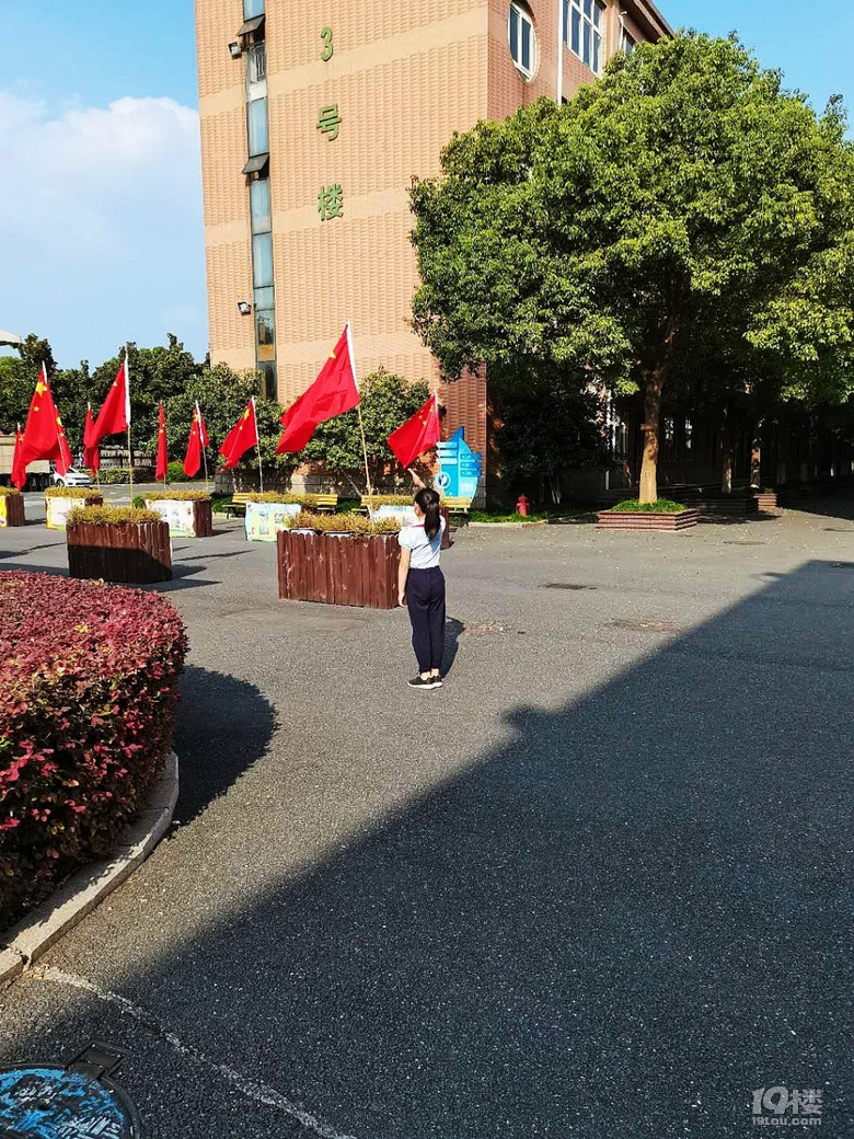 笕桥小学我爱我的祖国,我和国旗合合影