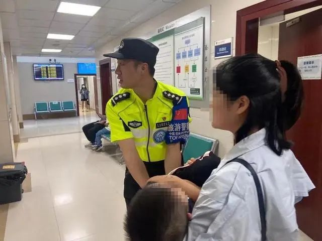 爸妈急疯，12个孩子接连走失！杭州景区又现崩溃一幕