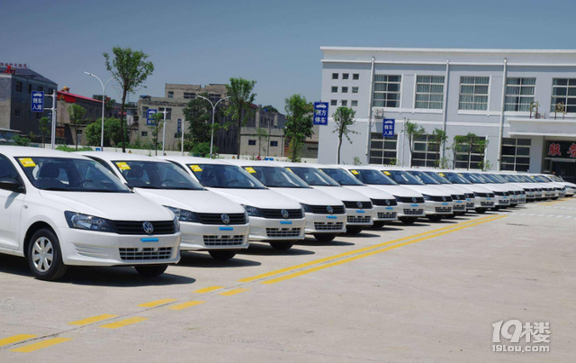 全国"最牛"驾校,教练车换成奔驰,学员不敢上车-驾考资讯-学车-杭州