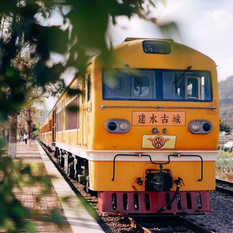 易烊千璽同款!不到60車票,從云南坐火車就能出國