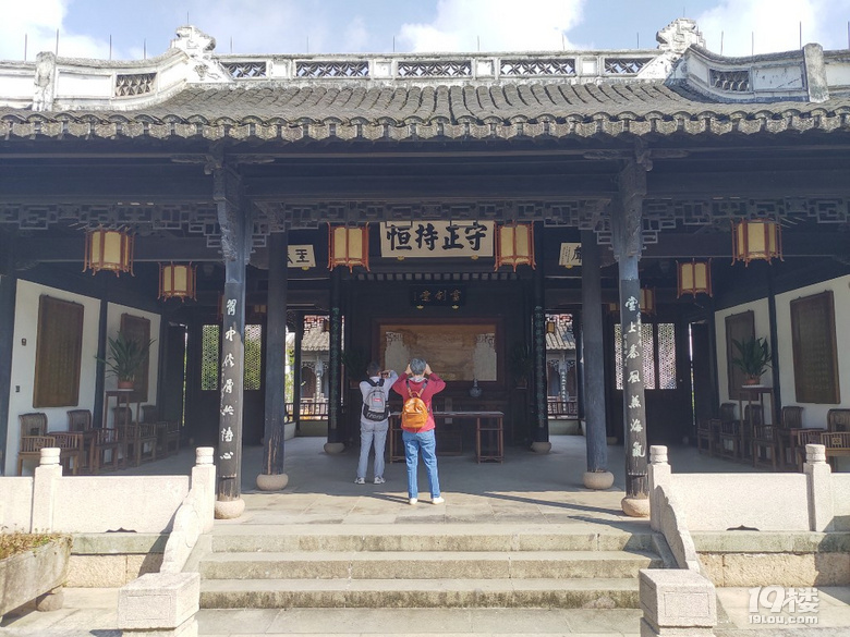 乘公交游海宁盐官古镇