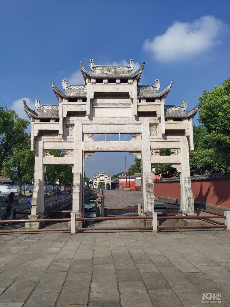 乘公交游海宁盐官古镇