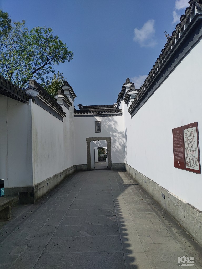 乘公交游海宁盐官古镇