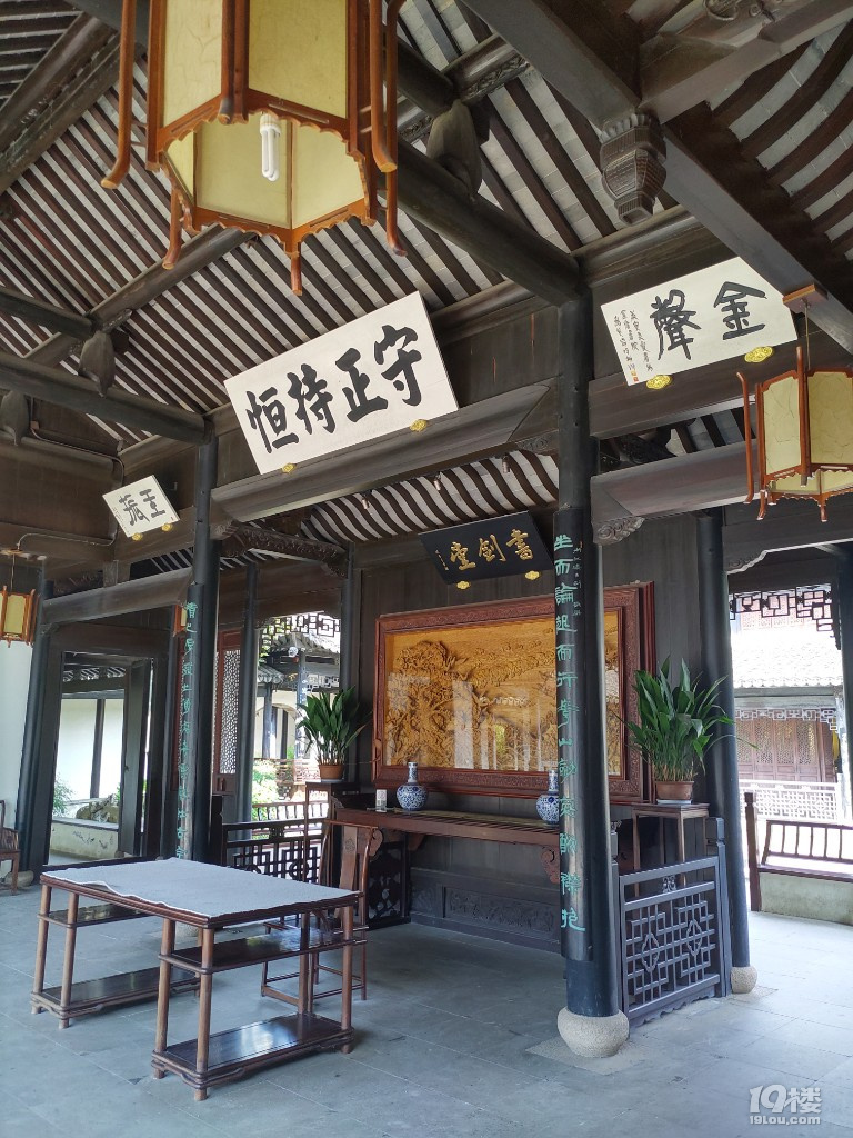 乘公交游海宁盐官古镇