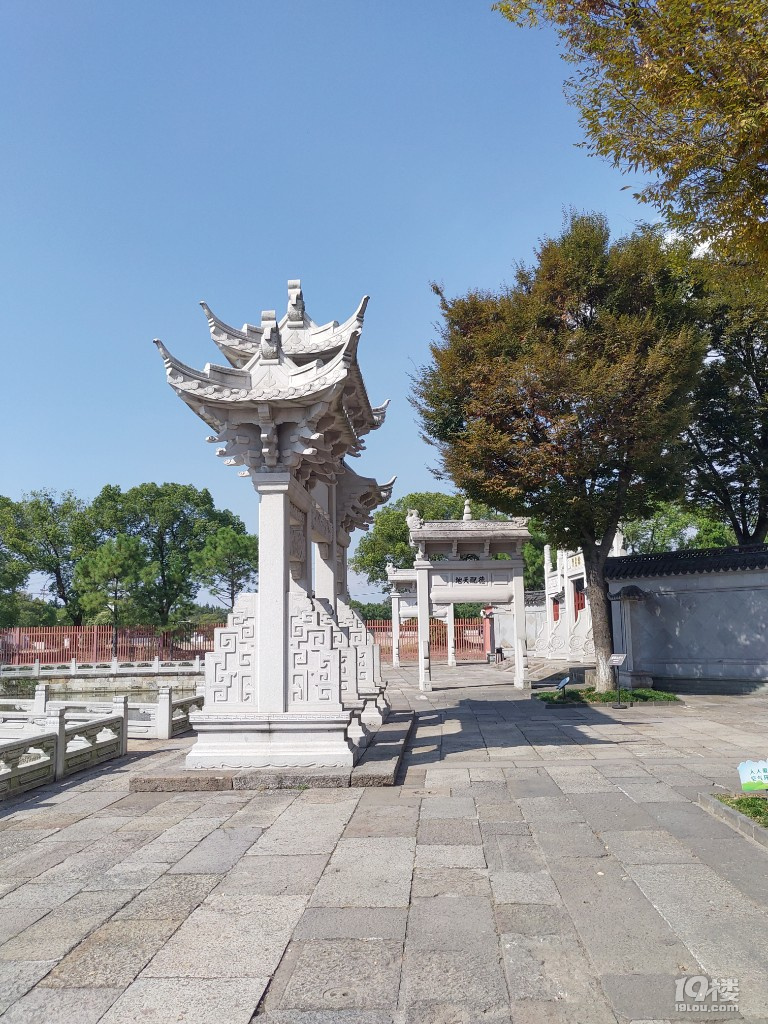 乘公交游海宁盐官古镇