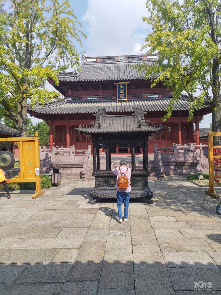 乘公交游海宁盐官古镇