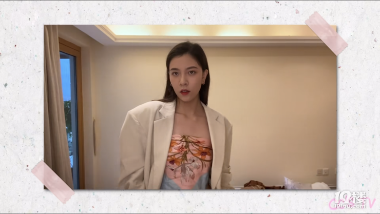 絲巾是老年人拍照標配?來看宋妍霏的百變搭法