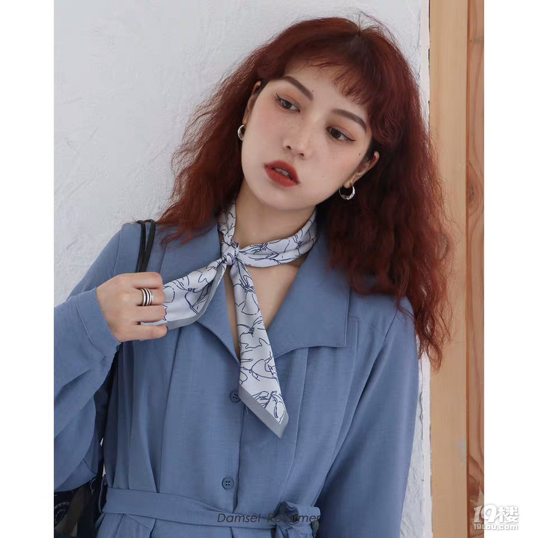 絲巾是老年人拍照標配?來看宋妍霏的百變搭法
