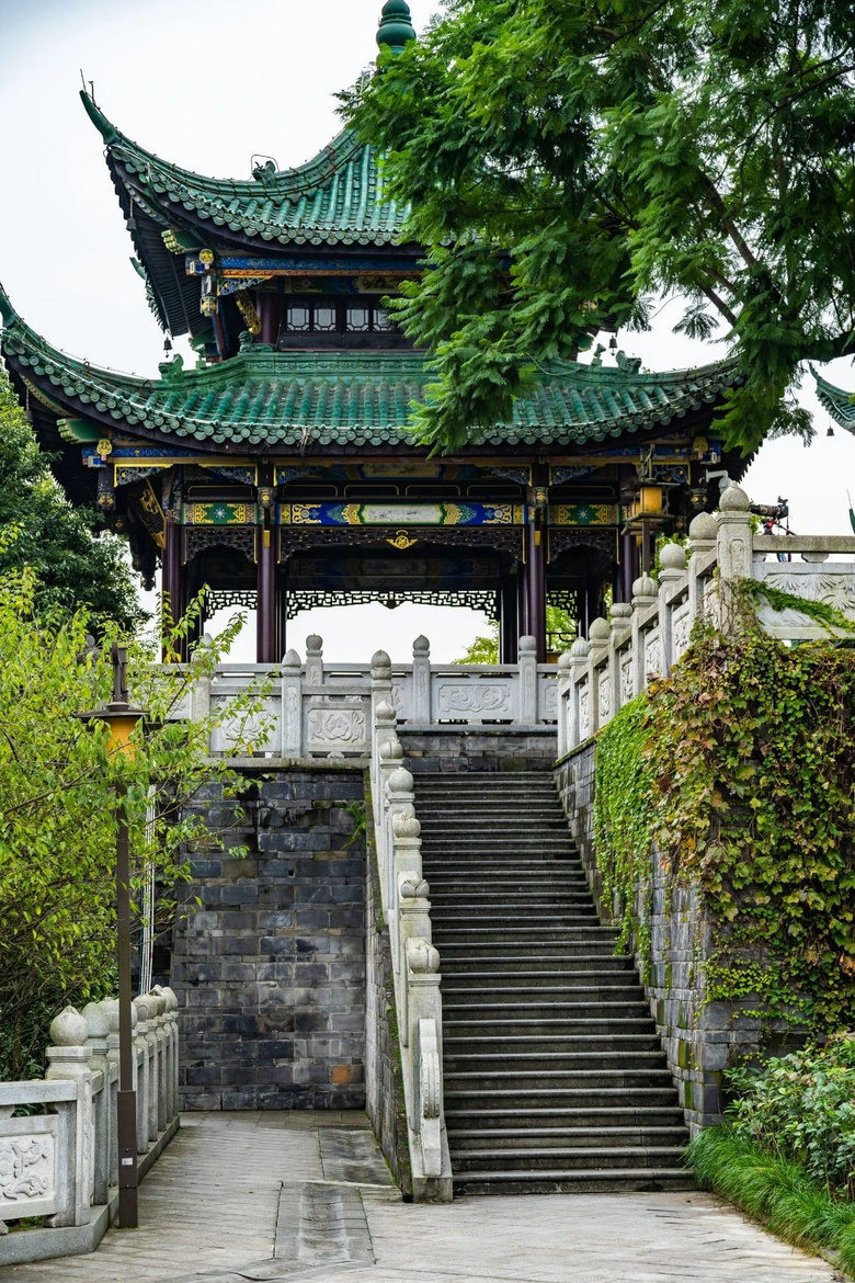 重慶主城最高觀景臺(tái)開放,免費(fèi)登頂!