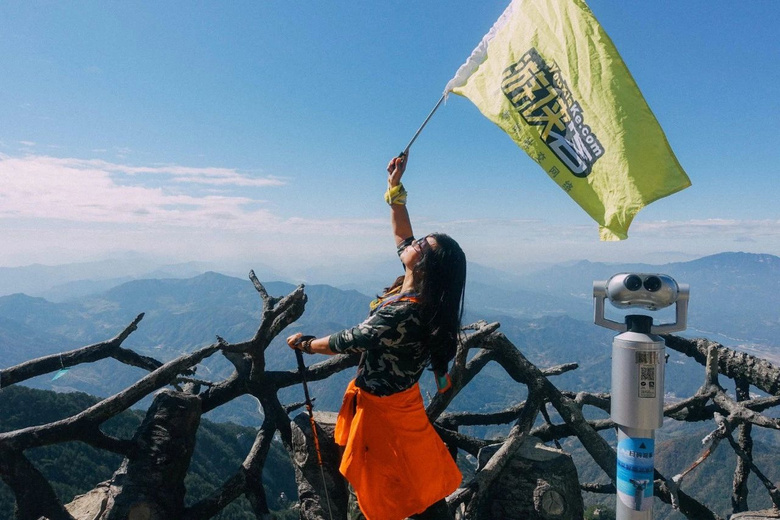 隱藏的賞秋勝地!楓葉如火、晨霧似海,去這里遇見(jiàn)最原始的秋色!