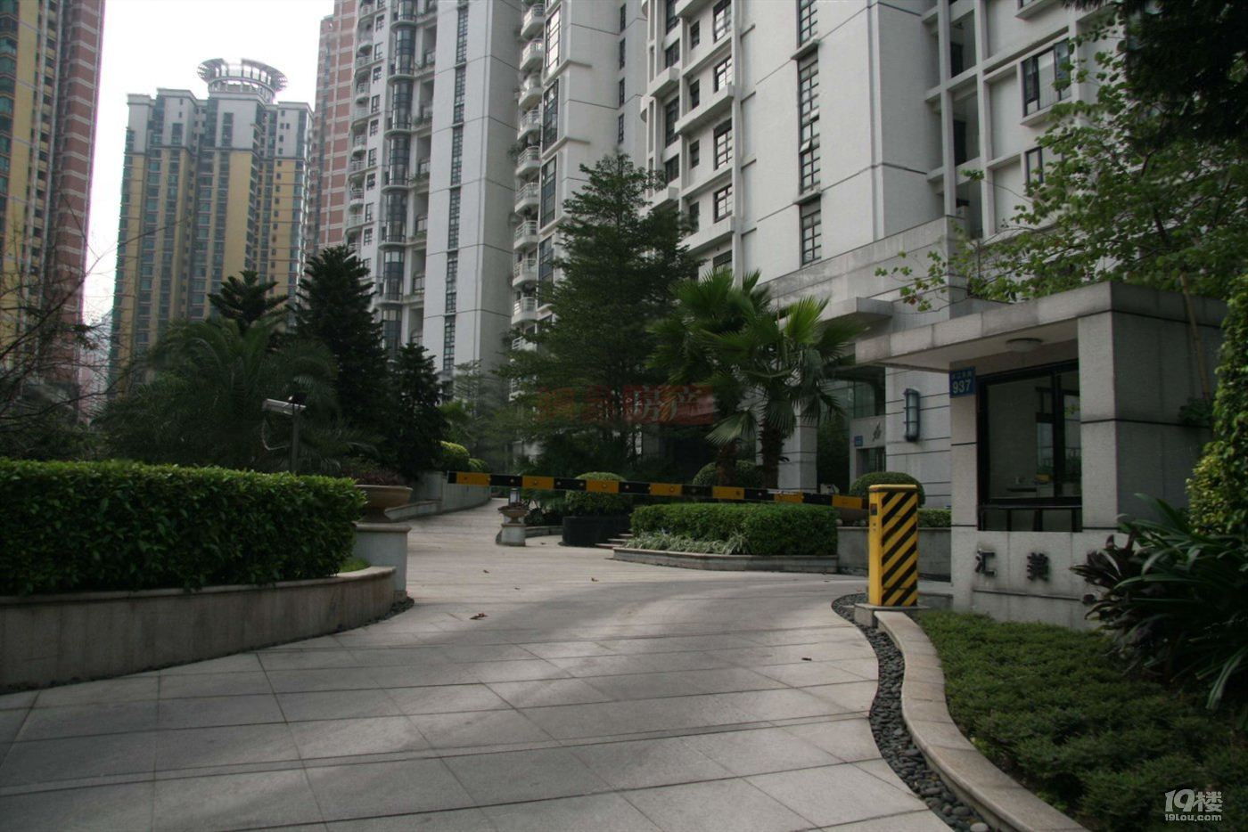 白菜价 首付20万 可落户上学 外地可买 户型方正 送车位