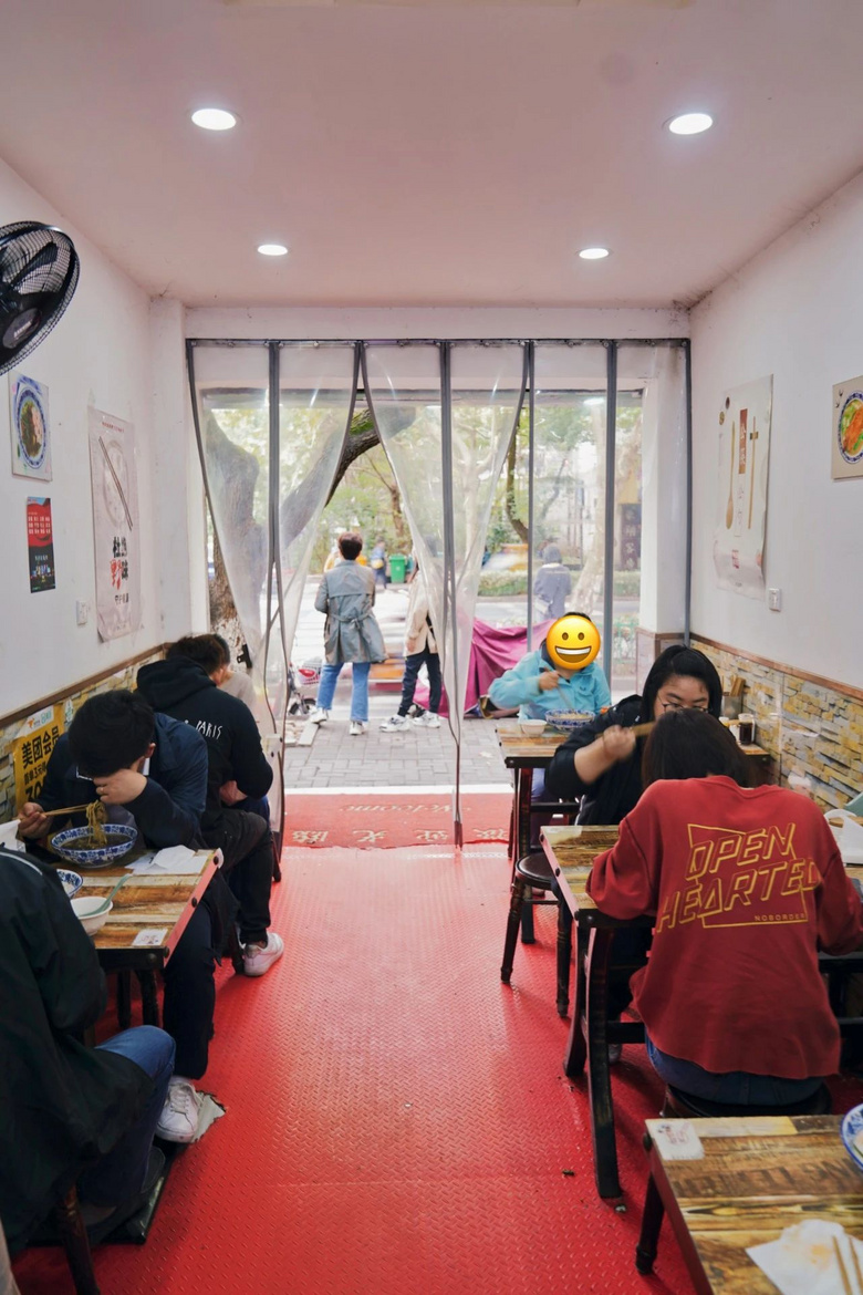半碗都是料,油渣免費加!被這碗獅子頭茄汁拌川驚到!