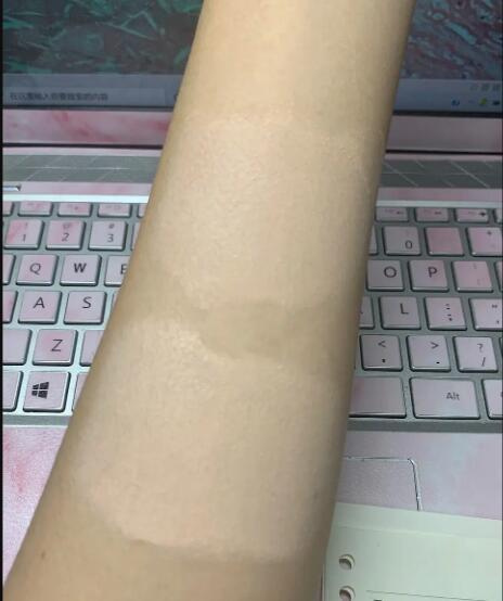 非專業(yè)！對(duì)比各牌粉底1小時(shí)氧化程度！試圖尋找最抗打的粉底液