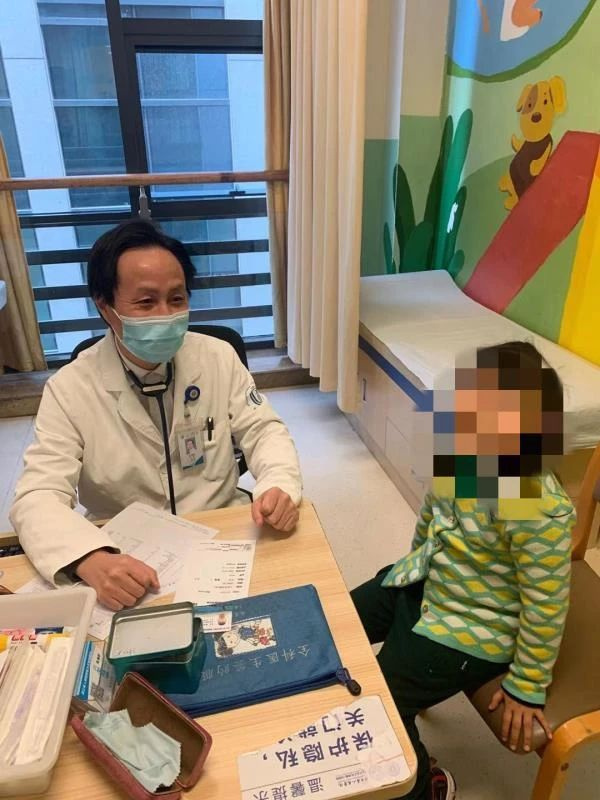 一个月呕吐15天！杭州6岁女孩患“怪病”，看到外公的这张纸条