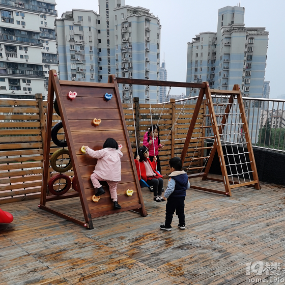 小阳台打造儿童玩乐区图片