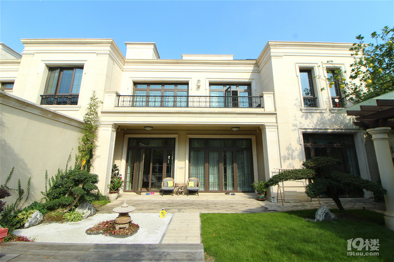 绿城翡翠城三期地铁口法式大排屋花园400方边套豪装400万