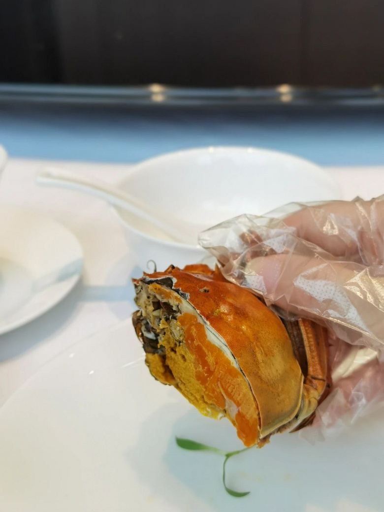 探店|第二次來文興,這一次他們把兩只蟹活拆了包入小籠里