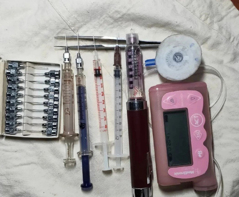 躲在廁所打針的孩子們
