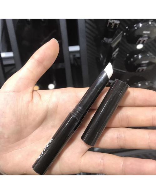 年末了，姐妹們都來說一下你本年度最愛用的護(hù)膚品or彩妝用品吧