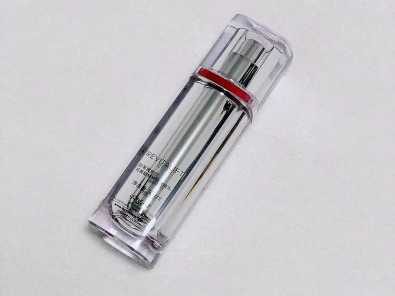 年末了，姐妹們都來說一下你本年度最愛用的護(hù)膚品or彩妝用品吧