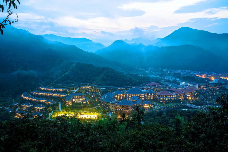 往東是西湖,往西是黃山,這個(gè)神仙“綠肺”小城,杭州地鐵可直達(dá)