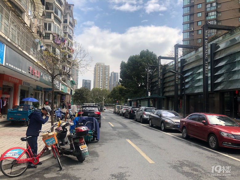 杭州老小區(qū)太難了:3000多個停車位,6000多輛車!