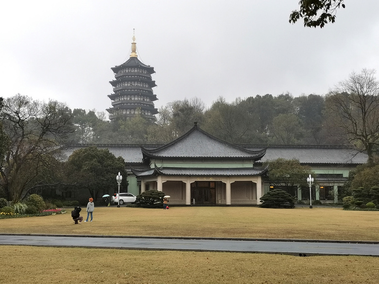 濛濛细雨中拍几张西子宾馆的照片