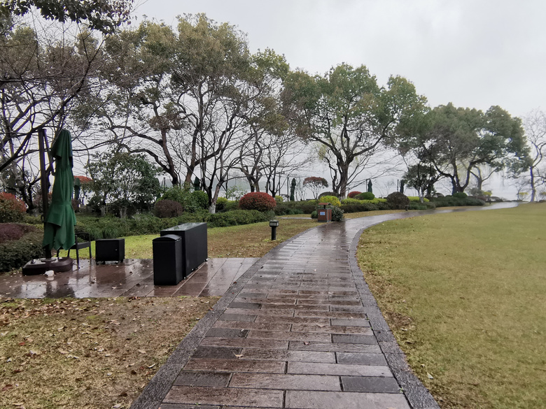 濛濛细雨中拍几张西子宾馆的照片