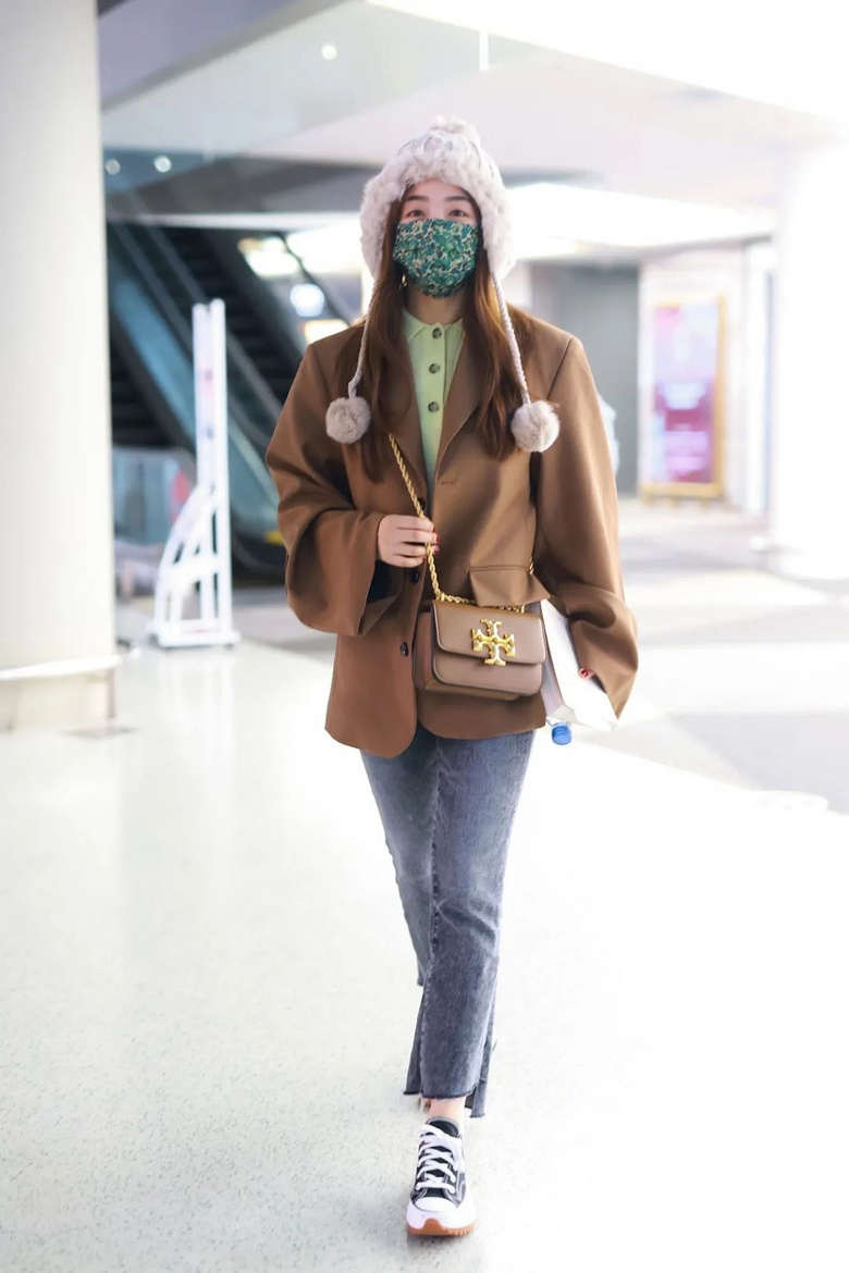 盘点近期明星机场穿搭春天来了来看看她们怎么穿的