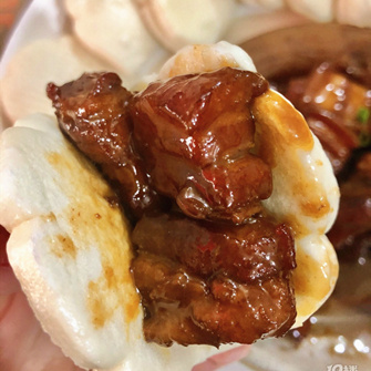 土馒头包红烧肉