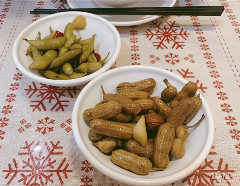 打卡钟梁家新疆餐厅，下次一定来试试酸奶和羊肉串