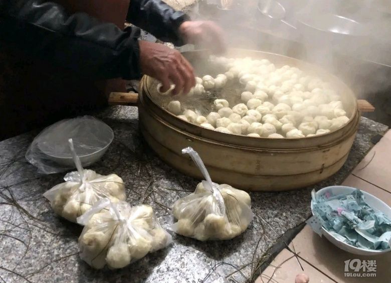 小時(shí)候的回憶-松毛湯包