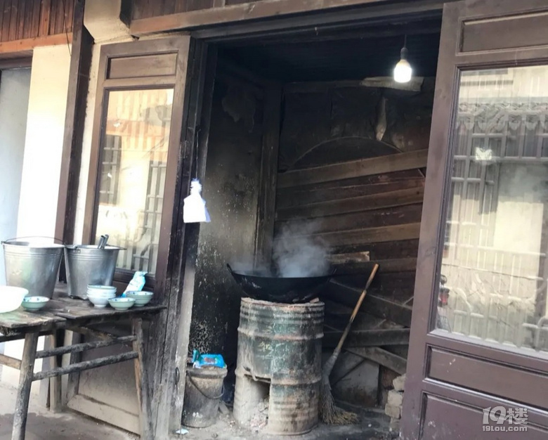小時(shí)候的回憶-松毛湯包
