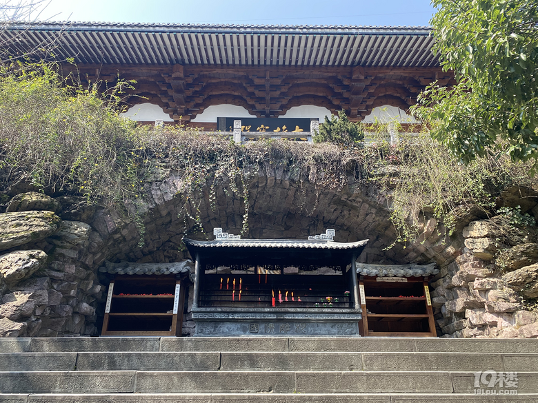 游根雕根宫佛国，赏别样根雕