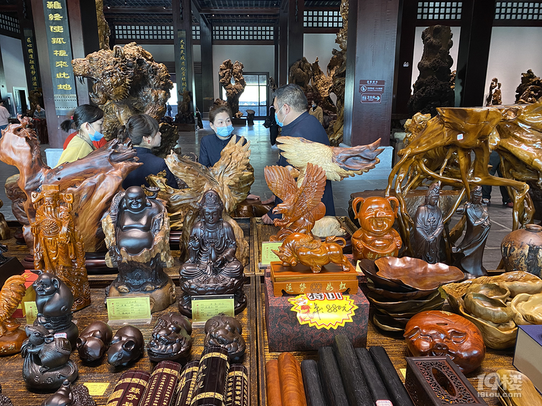 游根雕根宫佛国，赏别样根雕