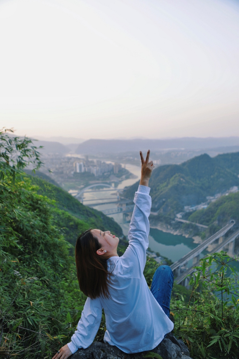 廢墟最能拍大片，周末解鎖新晉網(wǎng)紅打卡地，懸崖河谷風(fēng)景絕美