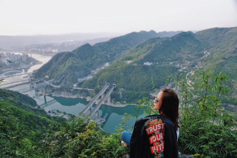 廢墟最能拍大片，周末解鎖新晉網(wǎng)紅打卡地，懸崖河谷風(fēng)景絕美