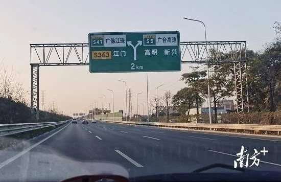 62万人同一地点被罚,电子眼不该成为敛财工具!