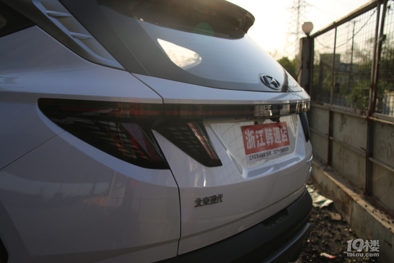 【拉風(fēng)試駕】擁有十個前燈的汽車你見過嗎?