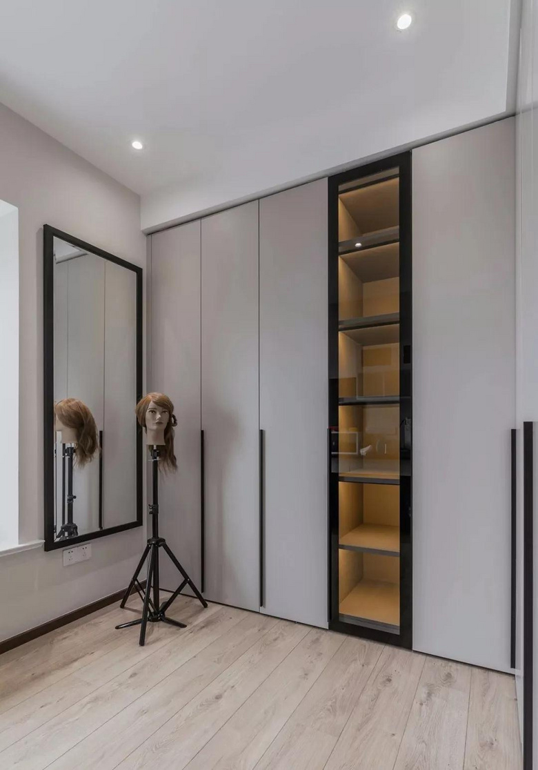 【作品赏析】——93平现代二居室,主卧包含衣帽间,十分宽敞