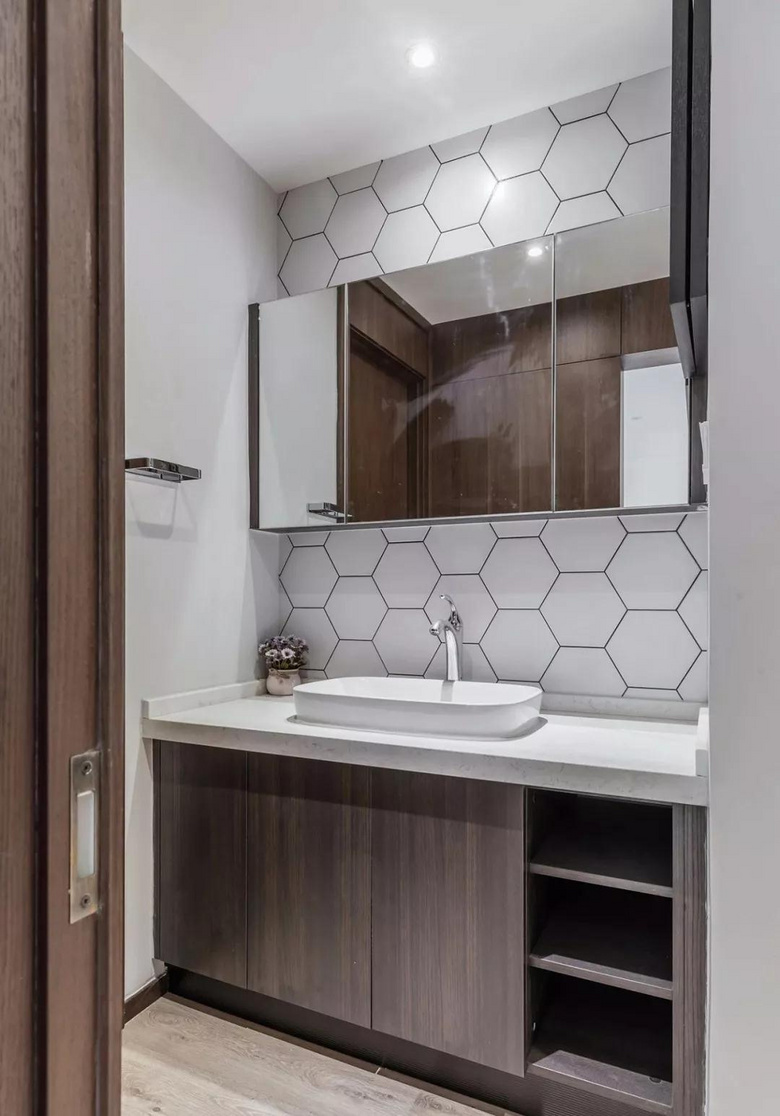 【作品赏析】——93平现代二居室,主卧包含衣帽间,十分宽敞