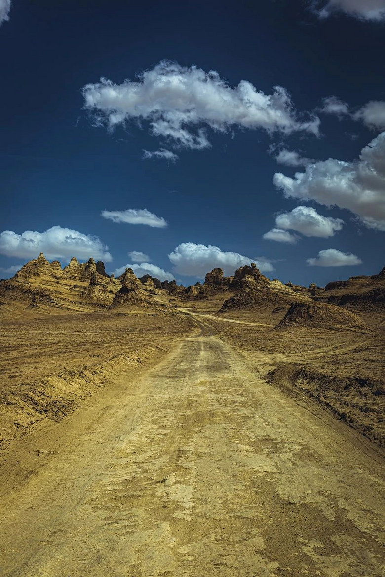 孤独到极致,却也美的令人震撼,中国最像火星的地方——茫崖-旅游先遣