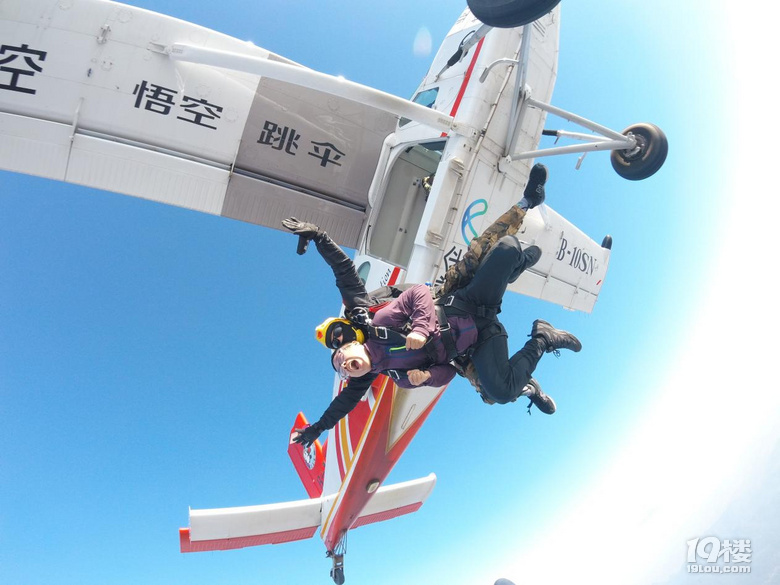 850萬(wàn)粉絲抖音旅游主播杭州小黑諸鳴帶你打卡航空小鎮(zhèn)