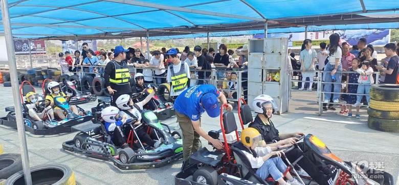 850萬(wàn)粉絲抖音旅游主播杭州小黑諸鳴帶你打卡航空小鎮(zhèn)