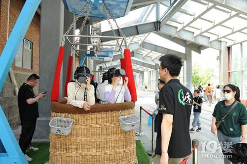 850萬(wàn)粉絲抖音旅游主播杭州小黑諸鳴帶你打卡航空小鎮(zhèn)